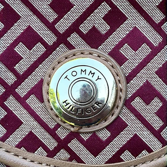 Tommy Hilfiger attractive cloth bag - Picture 3 of 9